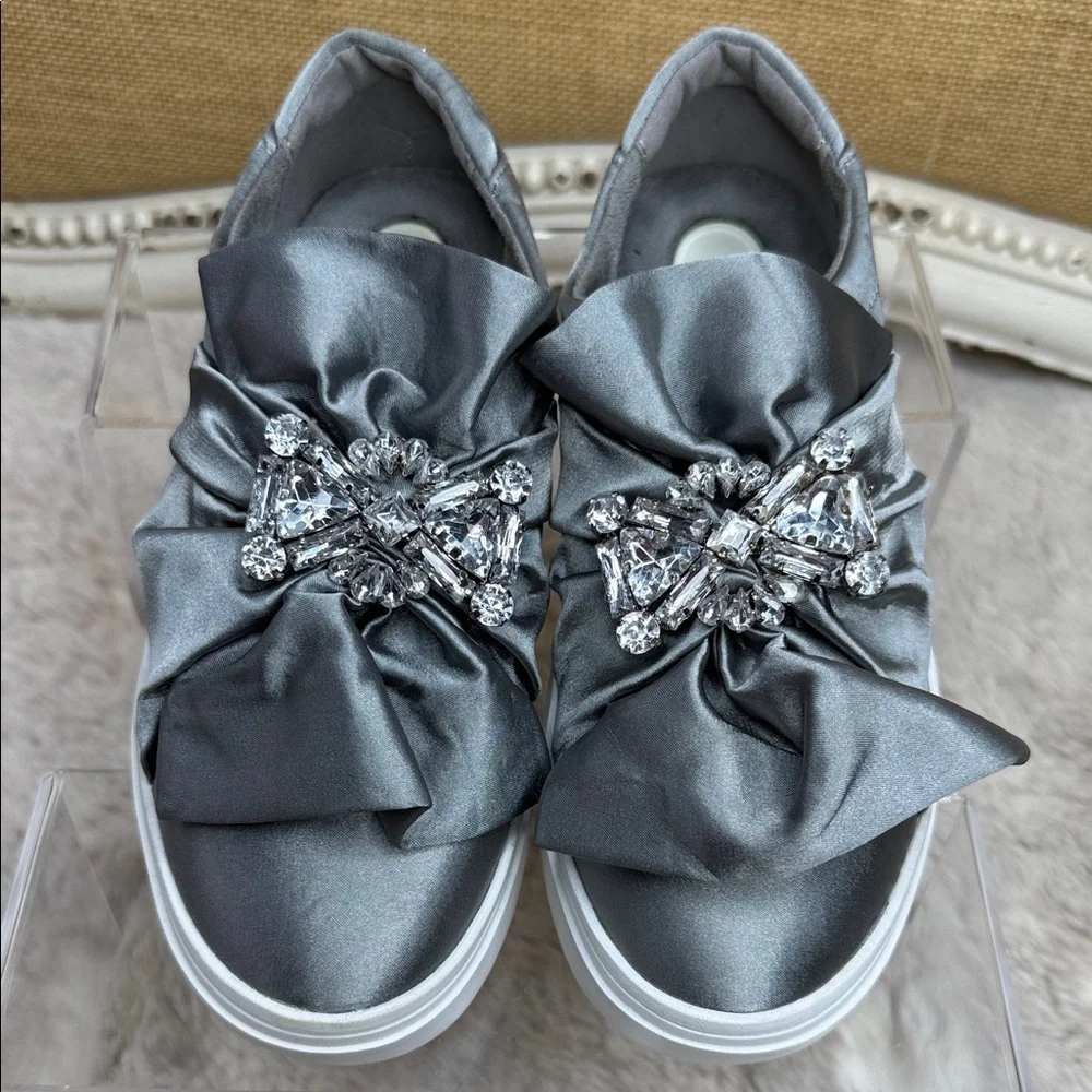 Kenneth Cole Girls Shout Shine Embellished Jewels Satin Sneaker Shoe Gray Sz 1